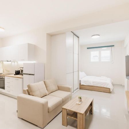 Fully Renovated Luxurious Semi-Basement Studio Atény Exteriér fotografie