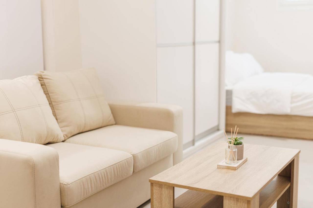 Fully Renovated Luxurious Semi-Basement Studio Atény Exteriér fotografie